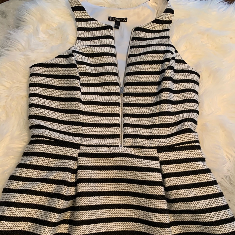 🌟So cute zipper front skater dress!